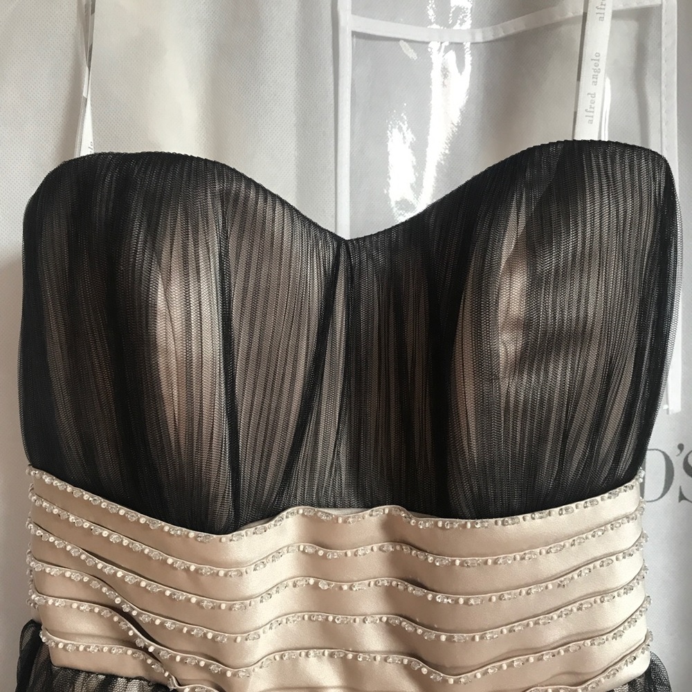 Alfred Angelo short prom gown! - Picture 2 of 5